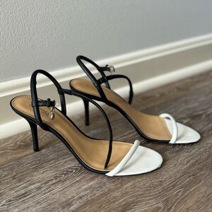 Michael Kors Heels black & white. Size 9(runs like 8).Perfect for summer! 👠